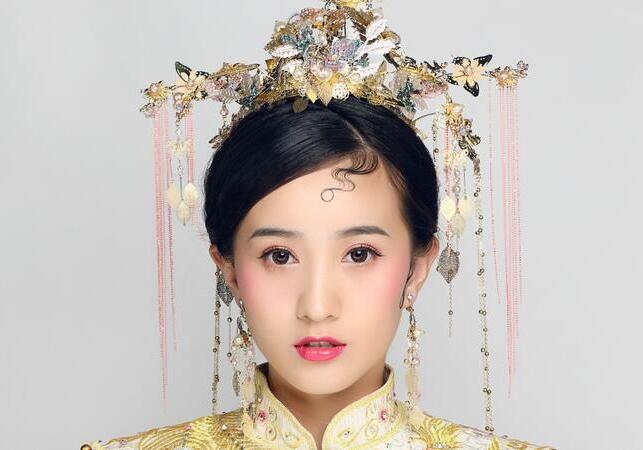 麗竹彩妝作品 | 略施粉黛， 一抹朱唇紅艷