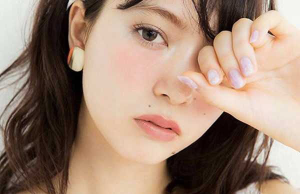 “剛睡醒妝”化妝教程，無(wú)辜又性感