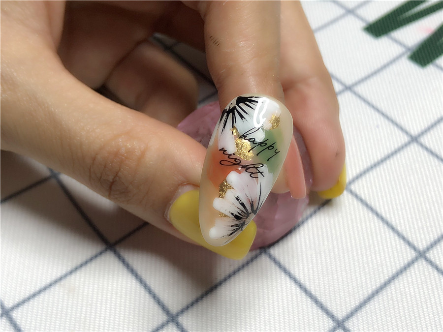 南寧美甲學校：指間開花，花開半夏