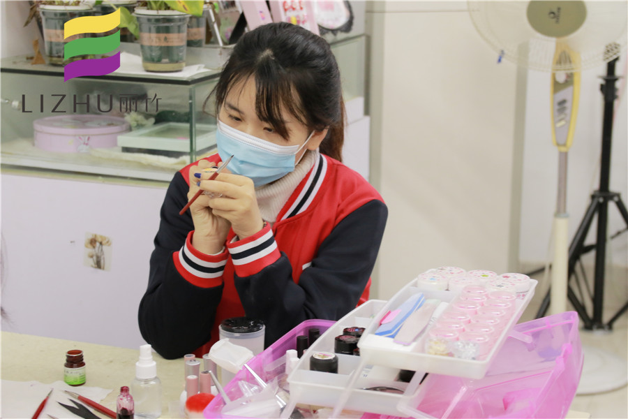 南寧美甲學校學子感言：因為專業(yè)，所以我又“加報”了