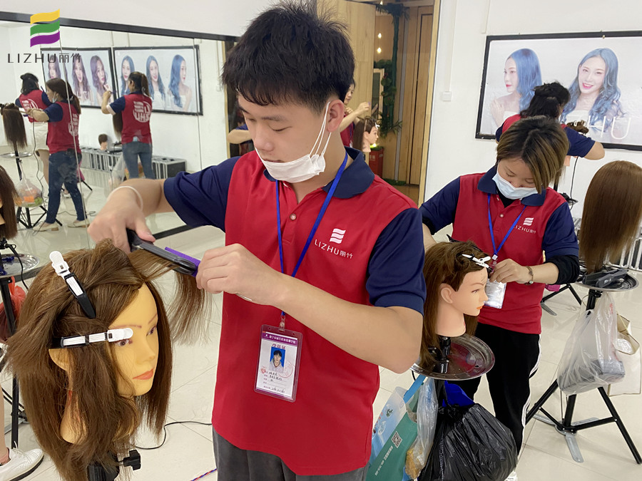 學了這份直板拉發(fā)教程，才知道南寧美發(fā)培訓(xùn)學校哪家好