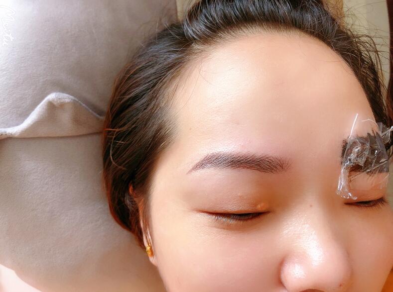 紋眉修復(fù)液怎么用？廣西正規(guī)紋繡學(xué)校教你