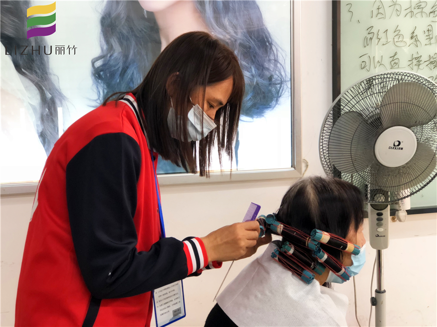 評判染發(fā)的四個(gè)標(biāo)準(zhǔn)，廣西學(xué)美發(fā)的正規(guī)學(xué)校