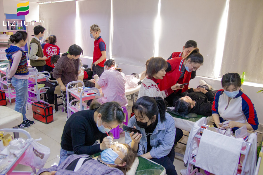 如何應(yīng)付顧客砍價(jià)紋繡技巧，麗竹紋繡學(xué)校教你