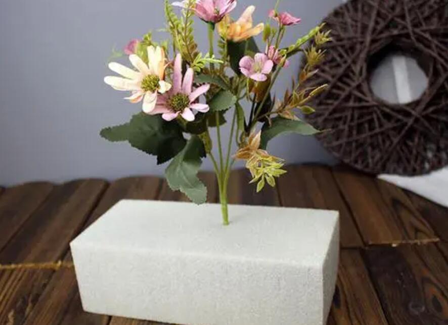 插花需要哪些材料？南寧婚慶花藝培訓(xùn)學(xué)校幫你盤點(diǎn)