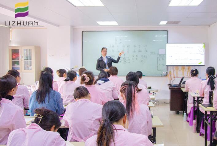 美容學(xué)理論知識重要嗎？廣西專業(yè)美容培訓(xùn)告訴你