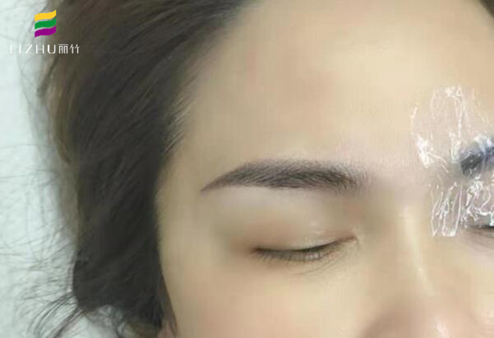 紋眉后如何快速消腫？南寧學(xué)紋繡技術(shù)