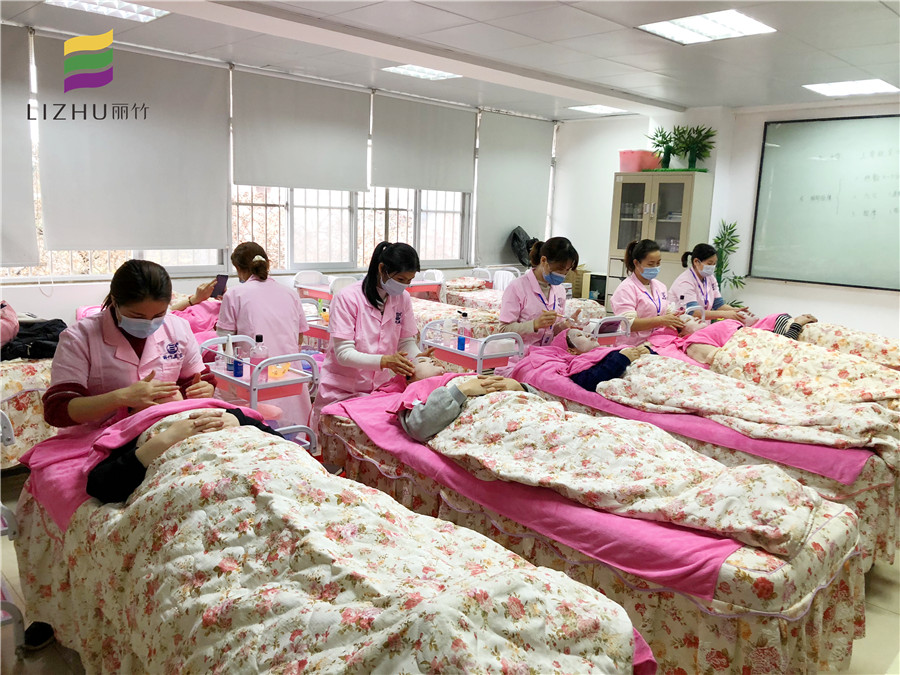 夏季美容護(hù)膚技巧，廣西學(xué)美容護(hù)膚專業(yè)介紹