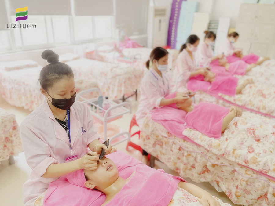 眼部刮痧的好處，南寧美容養(yǎng)生培訓(xùn)課程