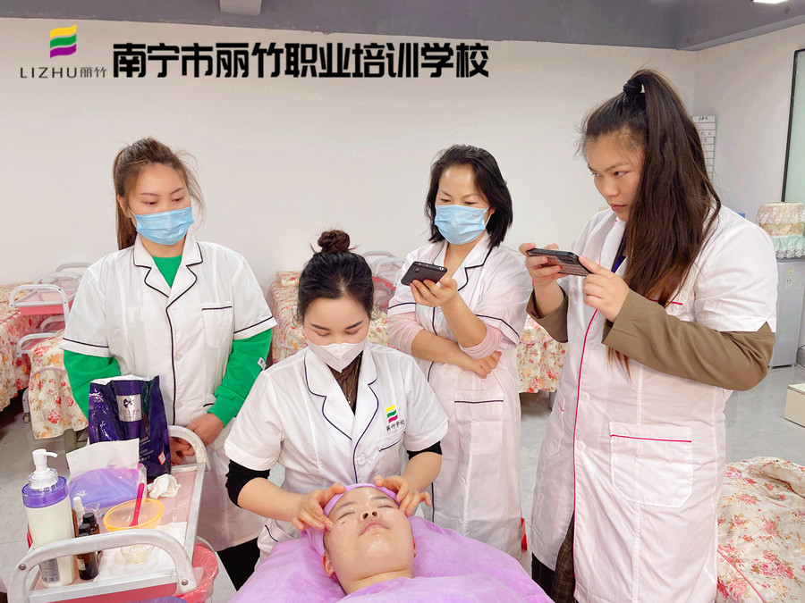 點(diǎn)按太陽（xue）的注意事項(xiàng)，南寧按摩學(xué)校培訓(xùn)內(nèi)容