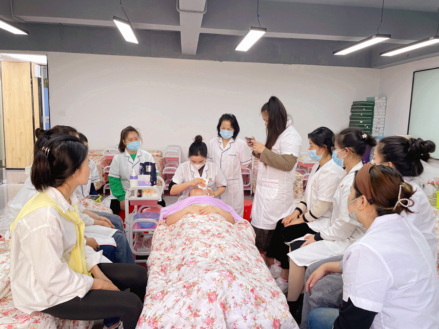 哪些化妝水不能濕敷？南寧美容護膚學校課堂筆記