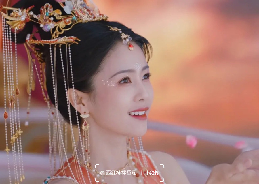 白鹿國風(fēng)眼妝教程，南寧培訓(xùn)美妝