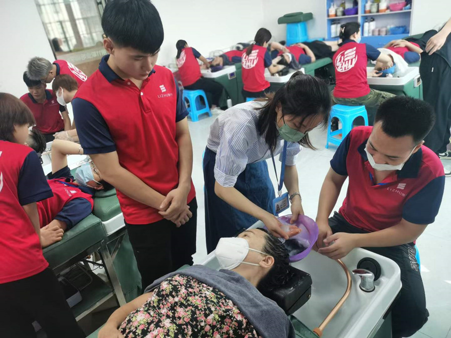 頭發(fā)為什么要進行奶療？南寧學(xué)洗頭護發(fā)