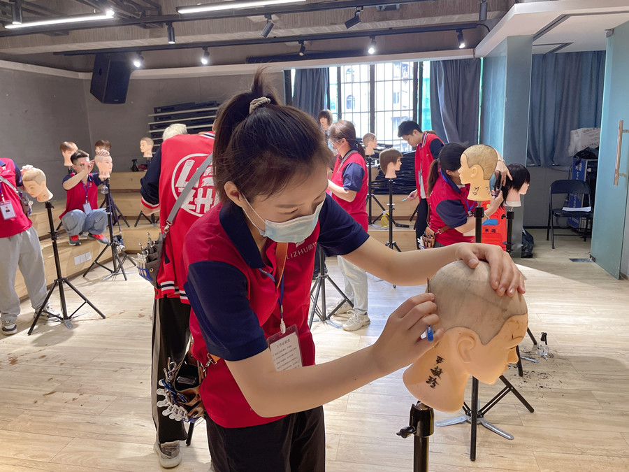 美發(fā)剃刀的使用技巧，廣西美發(fā)理發(fā)職業(yè)學(xué)校告訴你