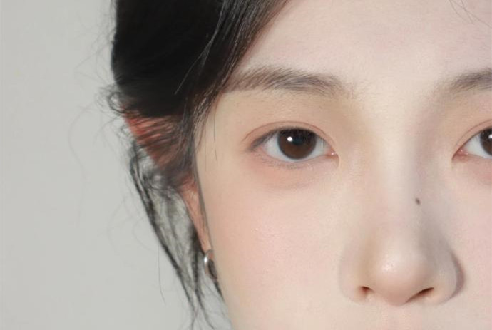 素顏女高妝容教程，南寧化妝培訓(xùn)名校手把手教學(xué)