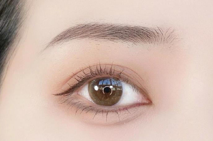 偽素顏眼妝教程，廣西化妝中心手把手教你