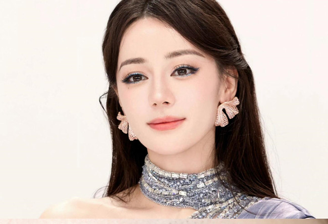 迪麗熱巴仿妝教程，和南寧彩妝高彩培訓(xùn)班一起學(xué)
