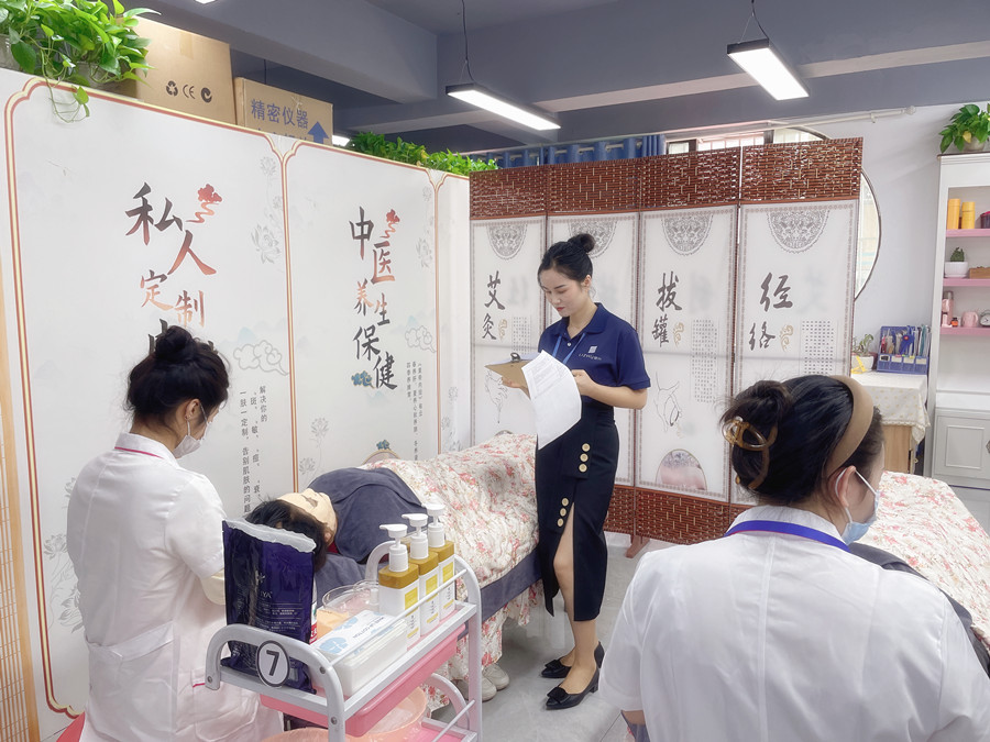 護(hù)膚品不吸收的表現(xiàn)，南寧美容護(hù)膚教學(xué)