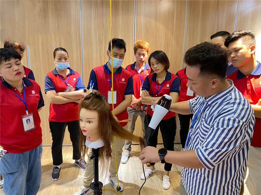 快速洗吹頭發(fā)的技巧，廣西吹風(fēng)造型整理