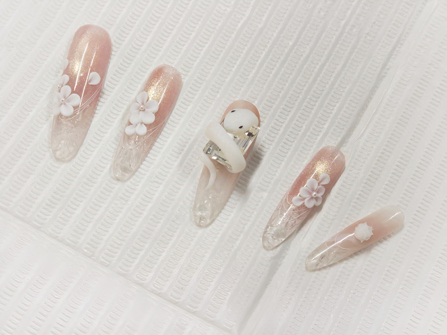 廣西美甲進(jìn)修深造：琉璃雕花美甲