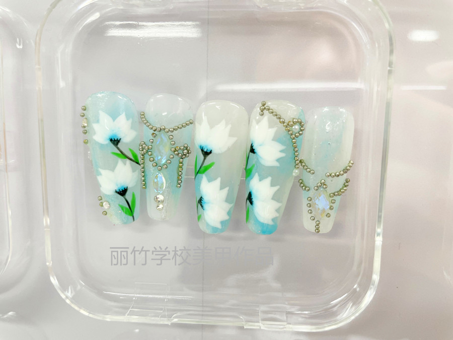 手繪花朵珠鏈美甲，南寧美甲進(jìn)修深造