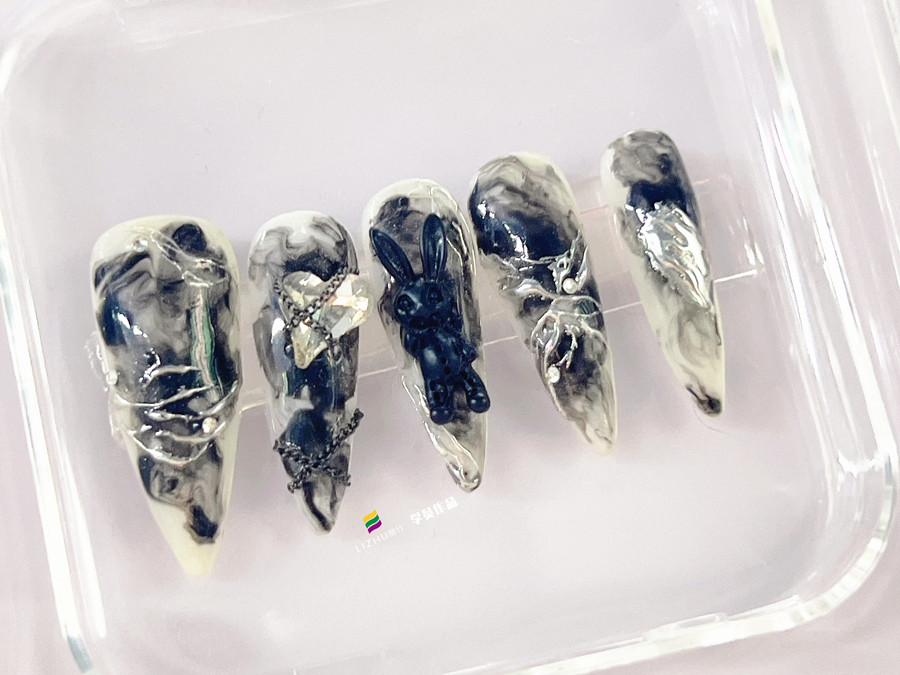 水墨暈染飾品美甲，南寧美甲店學(xué)徒必須款