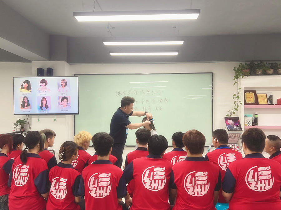 不同臉型適合的劉海類型，南寧剪發(fā)學(xué)習分享