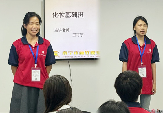 化妝新生自我介紹，廣西化妝課堂日常