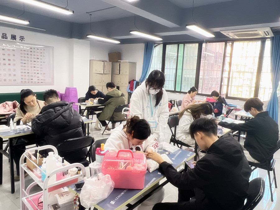 傳統(tǒng)美甲前置處理，南寧美甲專業(yè)教學(xué)講解