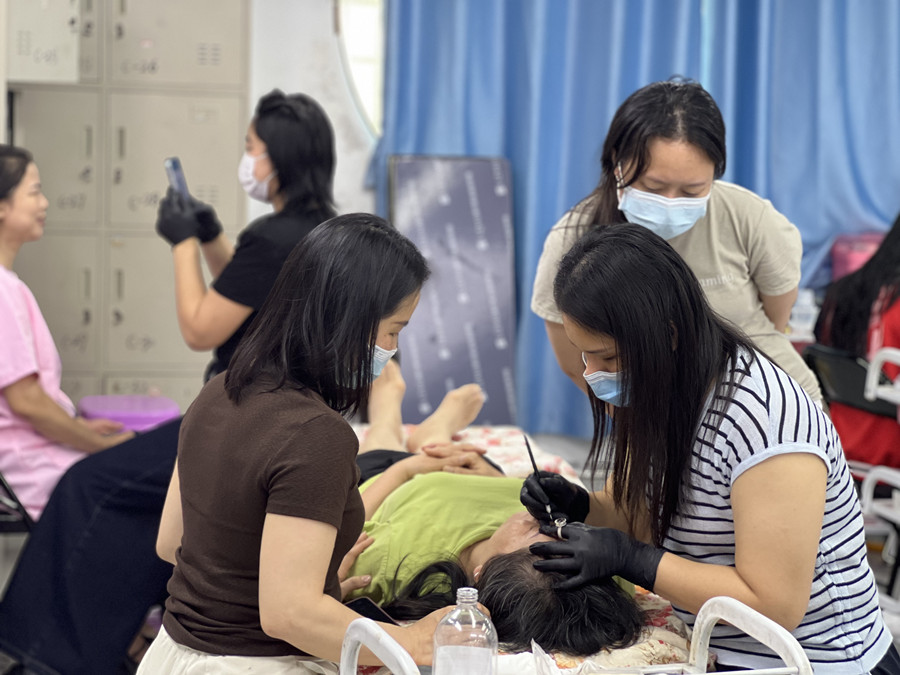 南寧紋繡眉眼唇專業(yè)學校課程圓滿結束