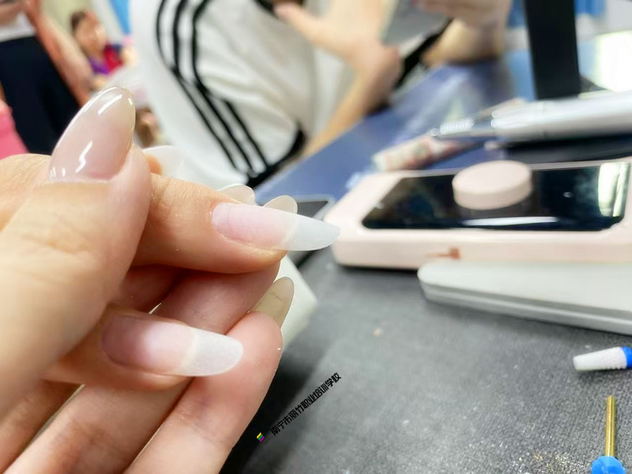 美甲建構(gòu)塑型的好處，南寧美甲課程講解