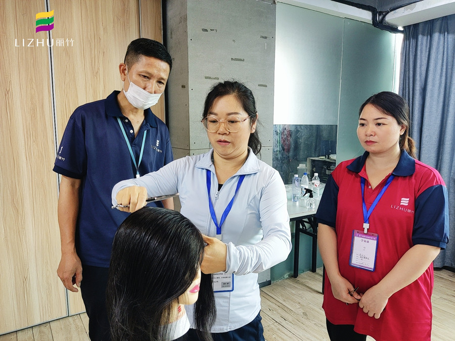 現(xiàn)報(bào)現(xiàn)學(xué)，南寧美發(fā)學(xué)校誠信口碑受稱贊