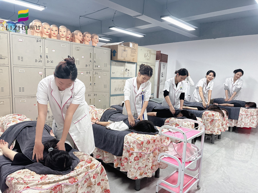 中式推拿真人實(shí)操課堂 | 初高中畢業(yè)女生的出路