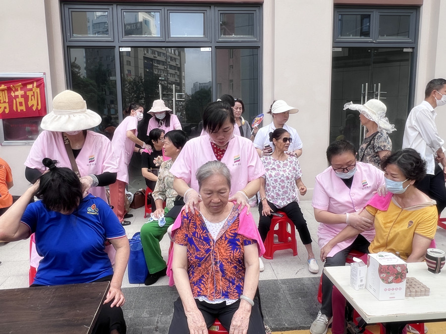 南寧美容學(xué)校公益活動，收獲好評與贊譽