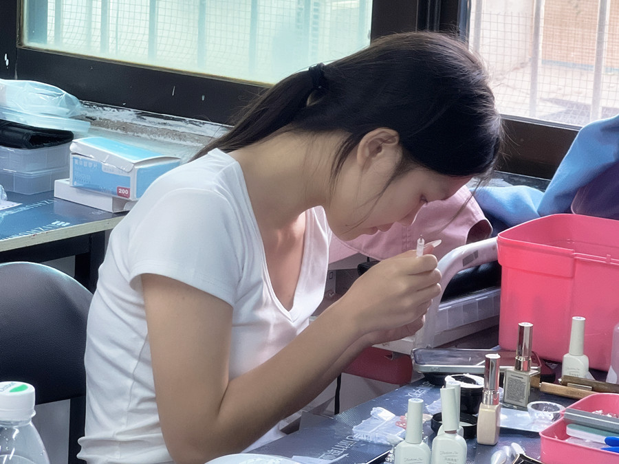 初高中畢業(yè)學(xué)什么專業(yè)好？南寧學(xué)美甲